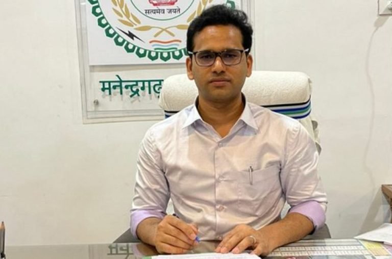 Raipur: सचिव से बदसलूकी पड़ी भारी, IFS अधिकारी Manish Kashyap निलंबित