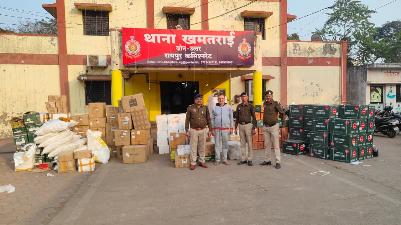 हुक्के के गोदाम पर छापा: 25 लाख का प्रतिबंधित सामान जब्त, पुणे से रायपुर तक फैला है नशे का जाल