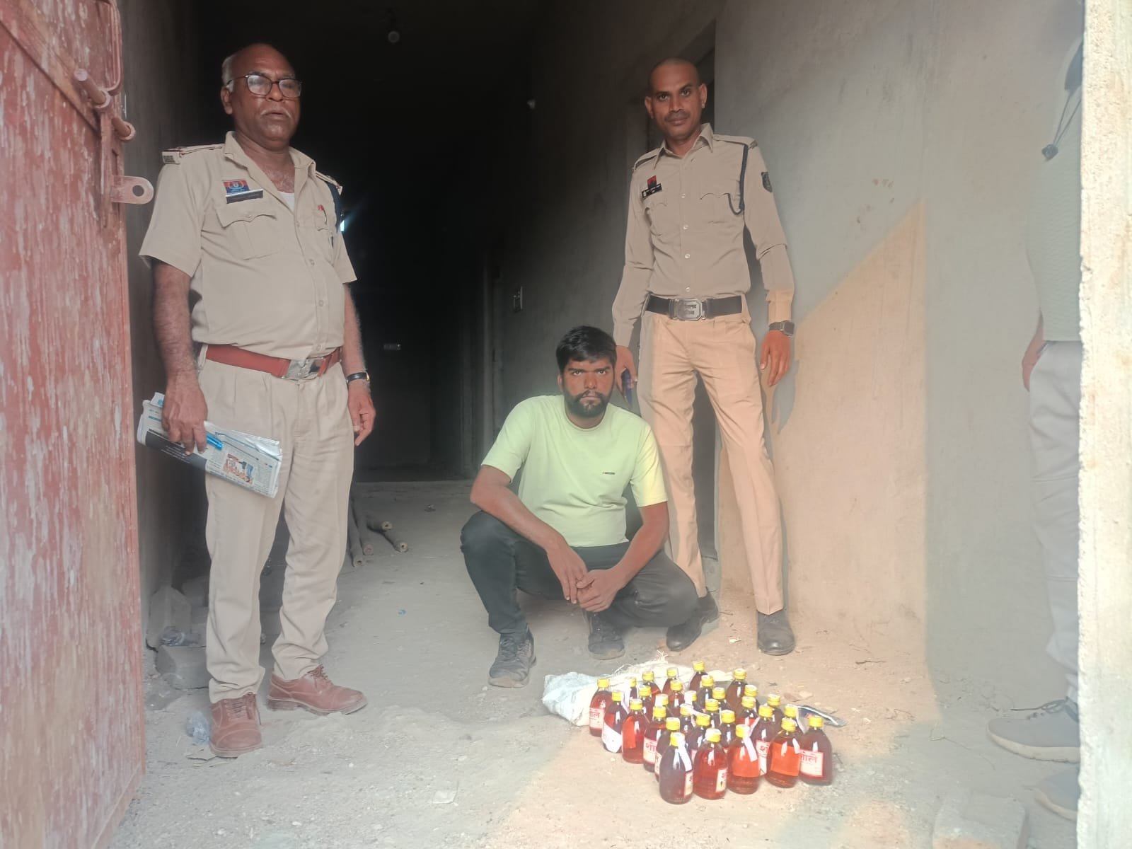 पुरानी भिलाई पुलिस का एक्शन: अवैध शराब बेचते आरोपी गिरफ्तार, बोरी से 30 पौवा शराब जप्त
