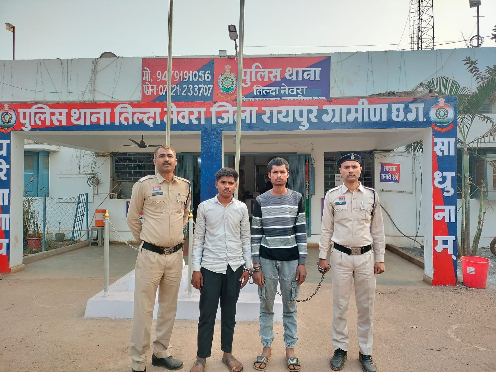 साइड मांगने पर भड़के युवक: ट्रक चालक पर धारदार हथियार से किया हमला, एक नाबालिक सहित 2 आरोपी और गिरफ्तार