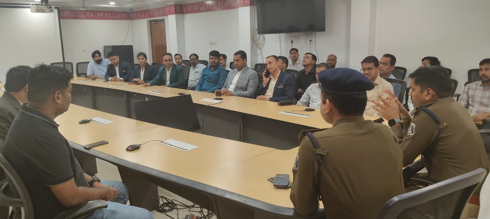 Raipur Police की होटल-बार संचालकों को दो-टूक: हथियार के साथ एंट्री बैन, नियम तोड़ा तो होगी सीधी कार्रवाई…