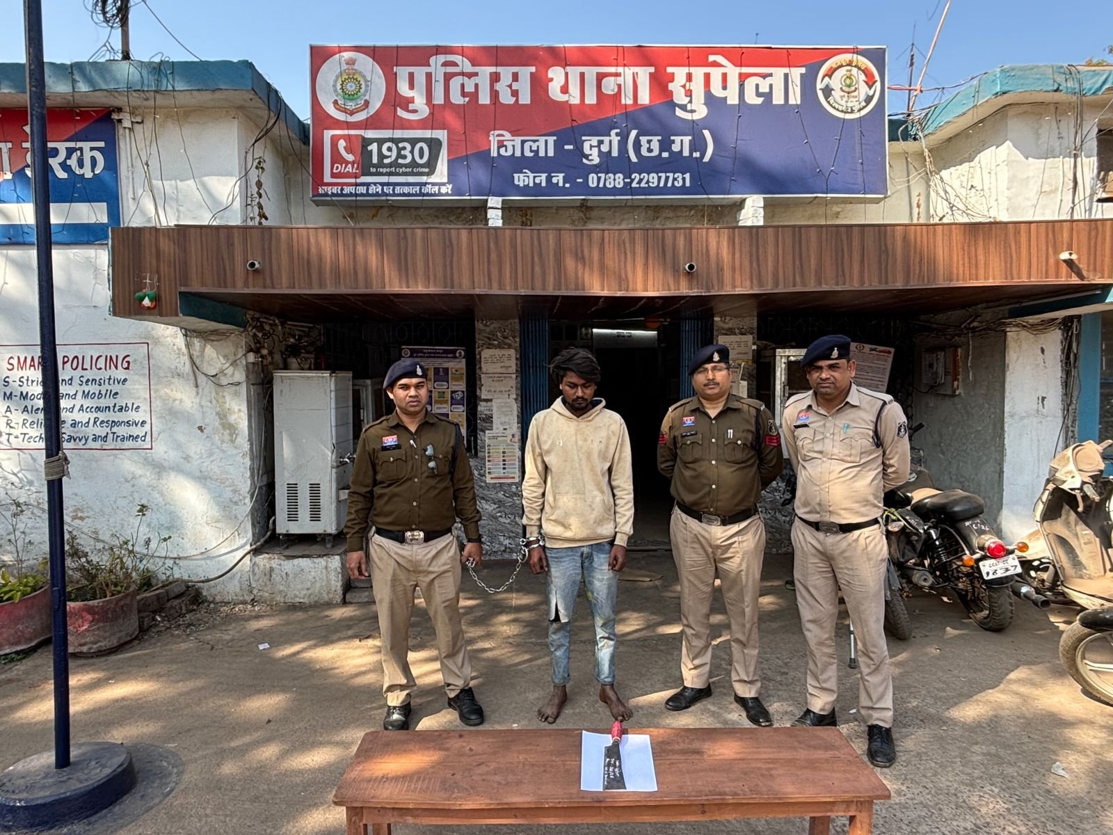 Bhilai : रेलवे स्टेशन रोड पर चापड़ लहराकर दहशत फैला रहा युवक गिरफ्तार