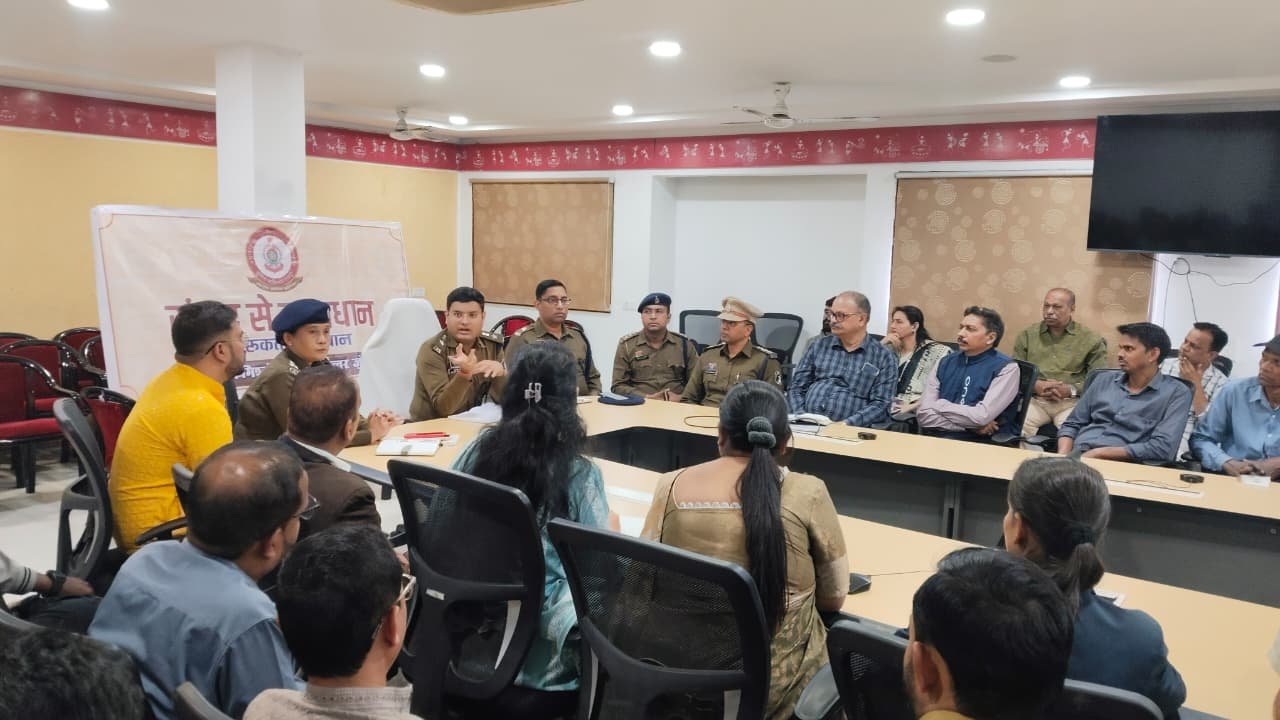 स्कूलों में ‘चाकूबाजी’ के बाद पुलिस सख्त: DCP ने ली प्राचार्यों की आपात बैठक, दिए कई सख्त निर्देश