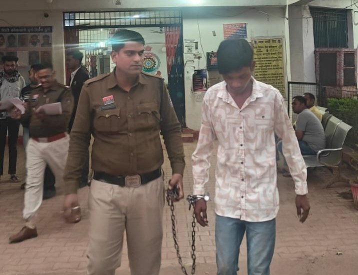 Durg में सनसनीखेज चाकूबाजी: ‘एक्टिवा’ पर बैठने से मना किया तो सीने में घोंपा चाकू, आरोपी गिरफ्तार