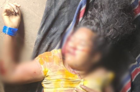 चरित्र शंका में पति ने की पत्नी की हत्या, कुल्हाड़ी से किया हमला