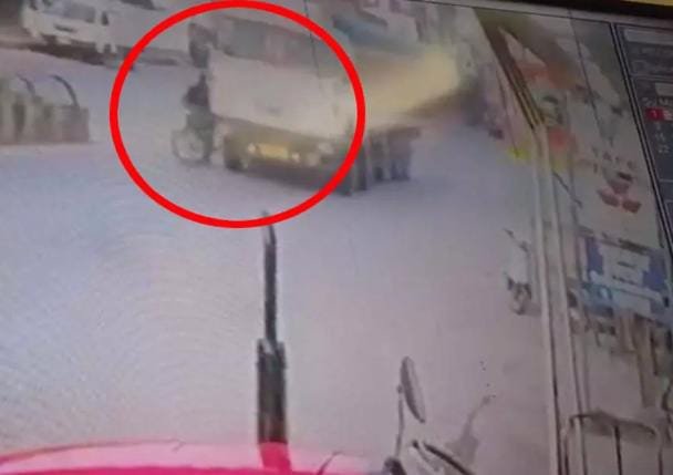 Ambikapur रिंग रोड पर भीषण हादसा: तेज रफ्तार ट्रक ने बाइक सवार को कुचला, मौके पर मौत