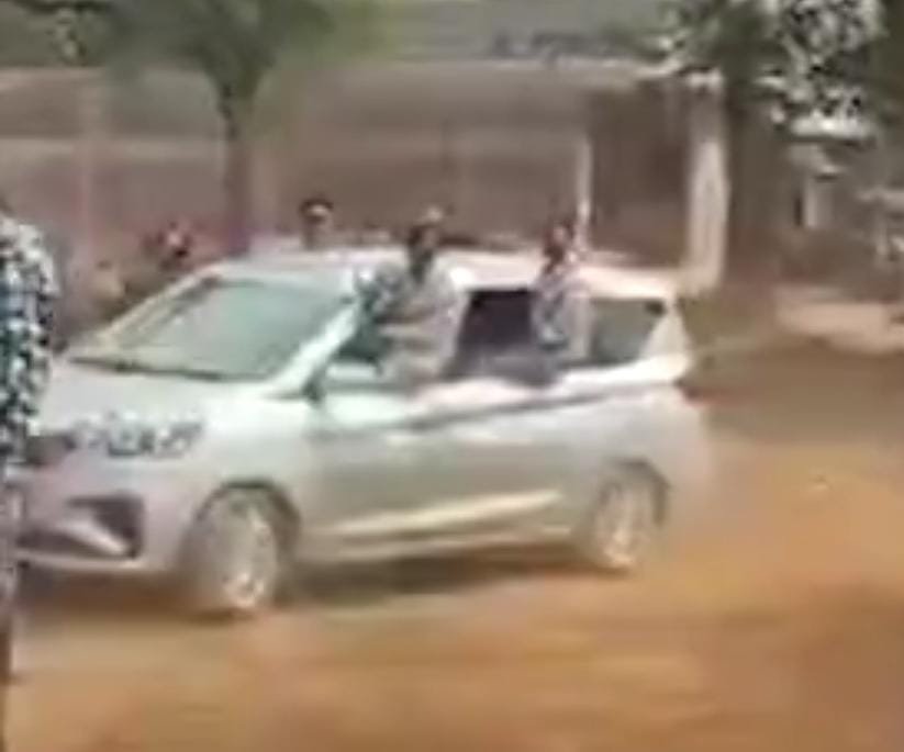 Balodabazar: स्कूल फेयरवेल पार्टी में खतरनाक स्टंट, पुलिस ने की सख्त कार्रवाई