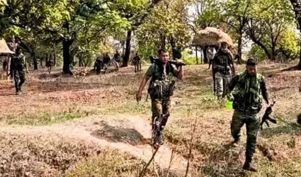 छत्तीसगढ़–महाराष्ट्र बॉर्डर पर मुठभेड़, 3 नक्सली ढेर, हथियार बरामद