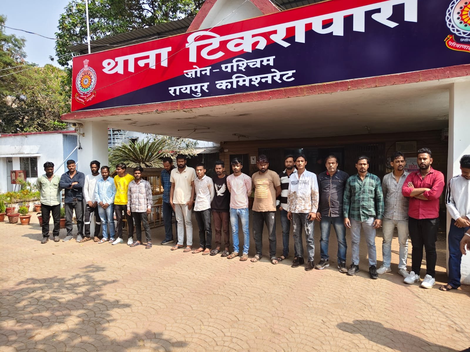 रायपुर पश्चिम जोन में चाकूबाज़ों और बदमाशों पर पुलिस का बड़ा अभियान