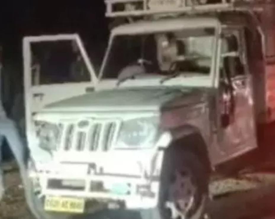 Surajpur: तेज रफ्तार पिकअप ने दो बाइकों को रौंदा, एक की मौत, एक गंभीर घायल