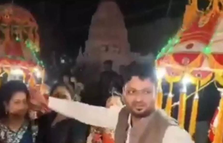 बारात में डांस कर रहे लोगों को कैप्सूल वाहन ने मारी टक्कर