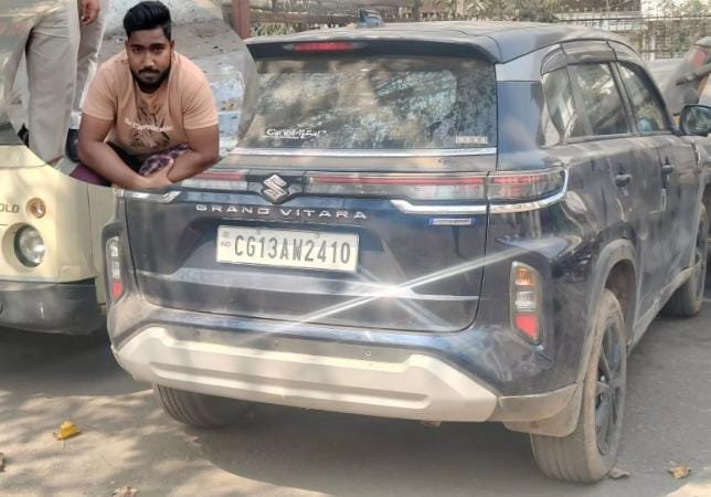 कार सवार युवतियों से छेड़खानी, एक आरोपी गिरफ्तार