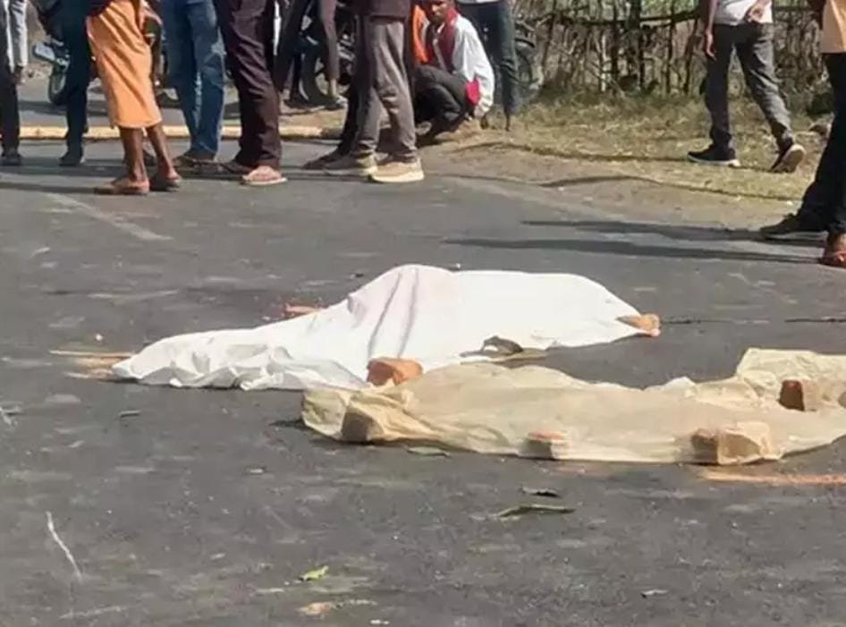 कोयला लोड ट्रेलर ने बाइक को मारी टक्कर, युवक की मौके पर मौत
