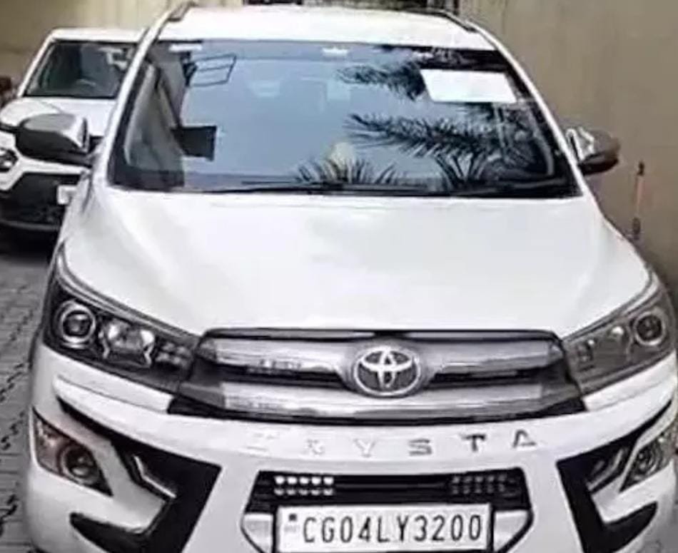 आयकर विभाग की टीम ने शहर के एक बड़े कोयला व्यापारी के ठिकानों पर छापामार कार्रवाई की