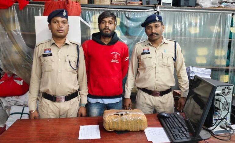 Raipur में गांजा बेचने की फिराक में युवक गिरफ्तार