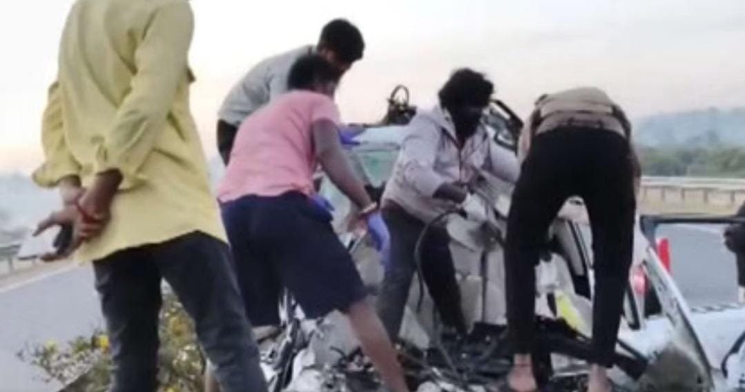 बेंगलुरु हाईवे पर भीषण सड़क हादसा: सात की मौत