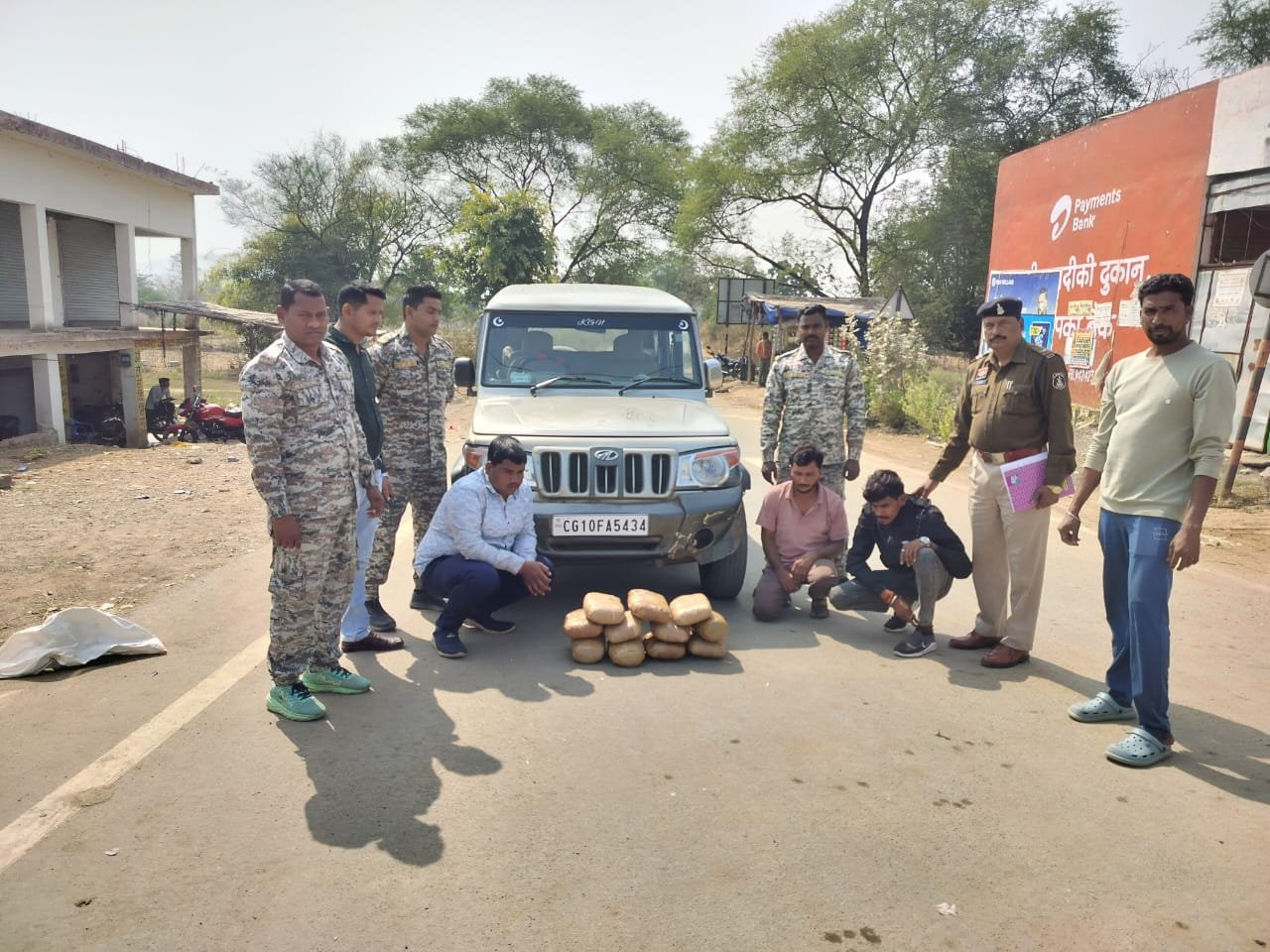 11 किलो गांजा के साथ 4 तस्कर गिरफ्तार, 13.10 लाख की संपत्ति जब्त