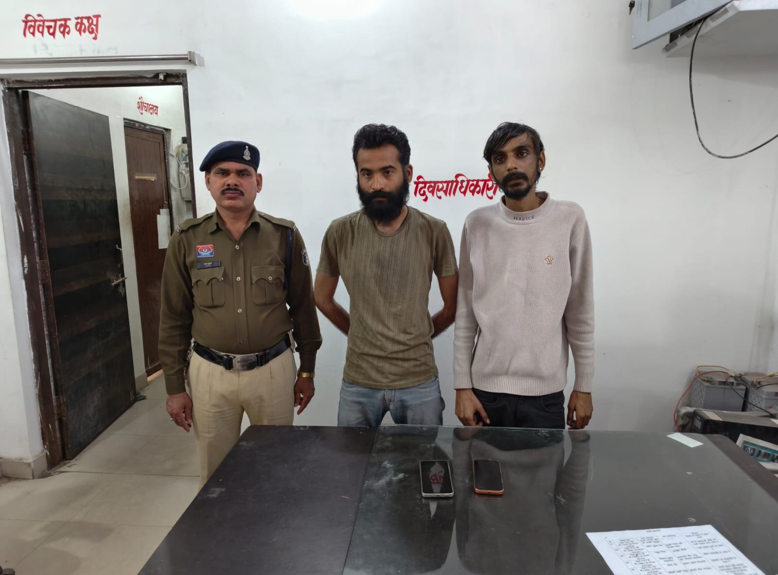 ऑनलाइन सट्टा संचालित करते 2 आरोपी गिरफ्तार, मोबाइल व नकदी जब्त