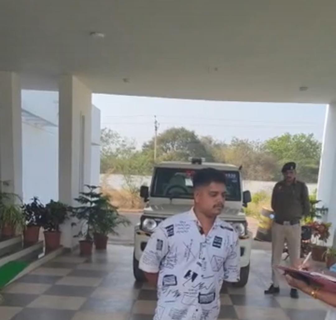 Durg: CG गवर्नमेंट लिखी गाड़ी से गैंगरेप के आरोप, पुलिस ने 2 वाहन किए जब्त