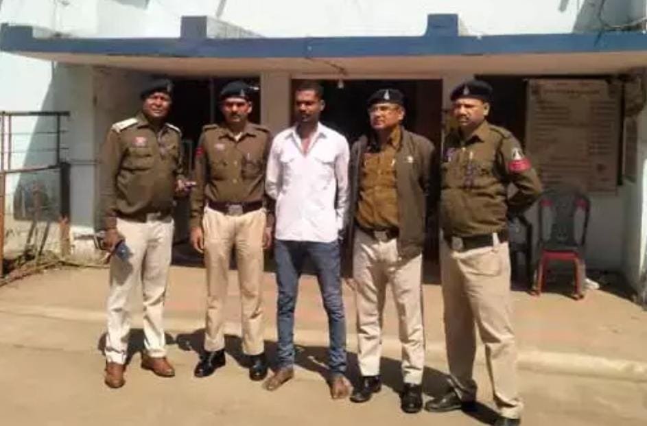 Durg: एकतरफा प्यार में सिरफिरे युवक ने युवती पर कटर से किया जानलेवा हमला, ICU में भर्ती