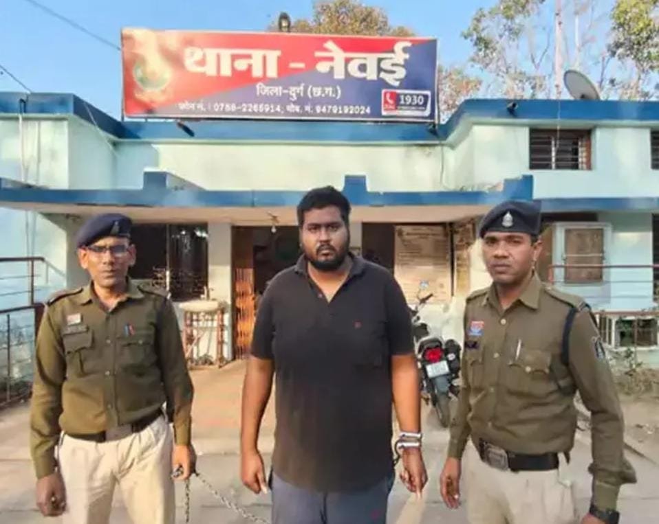 Durg: बेटे ने मां पर ईसाई धर्म अपनाने का दबाव डाला, गिरफ्तार