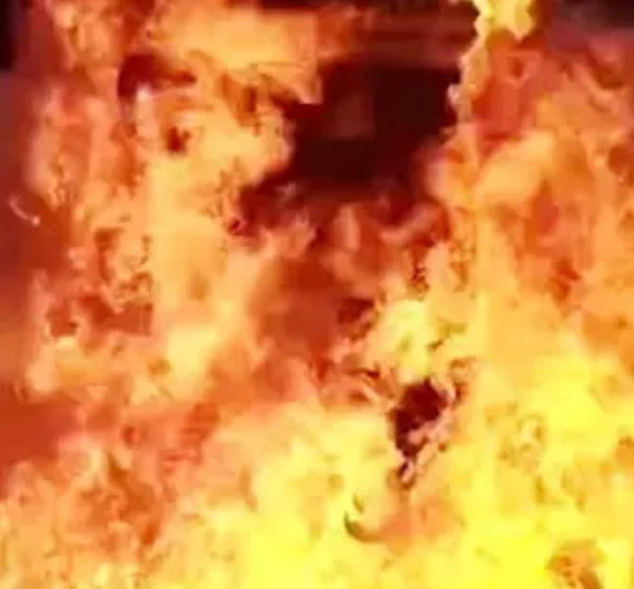 जमीन के हिस्से को लेकर पिता ने बेटे को पेट्रोल डालकर जलाने की कोशिश, मां-भाई भी गिरफ्तार