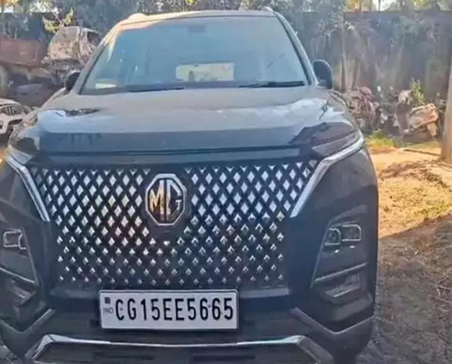 Ambikapur में चलती कार पर स्टंट पड़ा महंगा