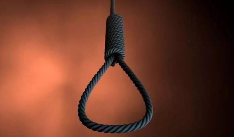मां की गिरफ्तारी से आहत युवक ने लगाई फांसी, इलाके में सनसनी