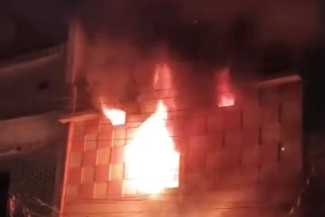 भिलाई के सर्कुलर मार्केट में ड्राई फ्रूट दुकान में आग