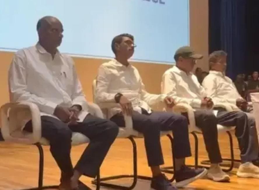 टॉप लीडर देव जी ने 3 साथियों के साथ किया सरेंडर