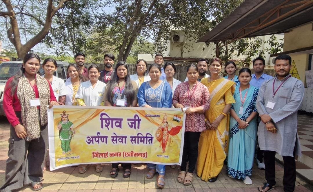 भिलाई में शिव जी अर्पण सेवा समिति का सराहनीय कार्य: शासकीय स्कूल में नि:शुल्क दंत चिकित्सा शिविर, 110 बच्चों को मिली टूथब्रश किट