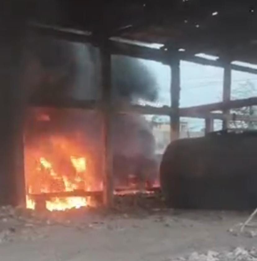 Durg में बंद गणपति इंडस्ट्री में लगी भीषण आग, समय पर काबू पाकर बड़ा हादसा टला