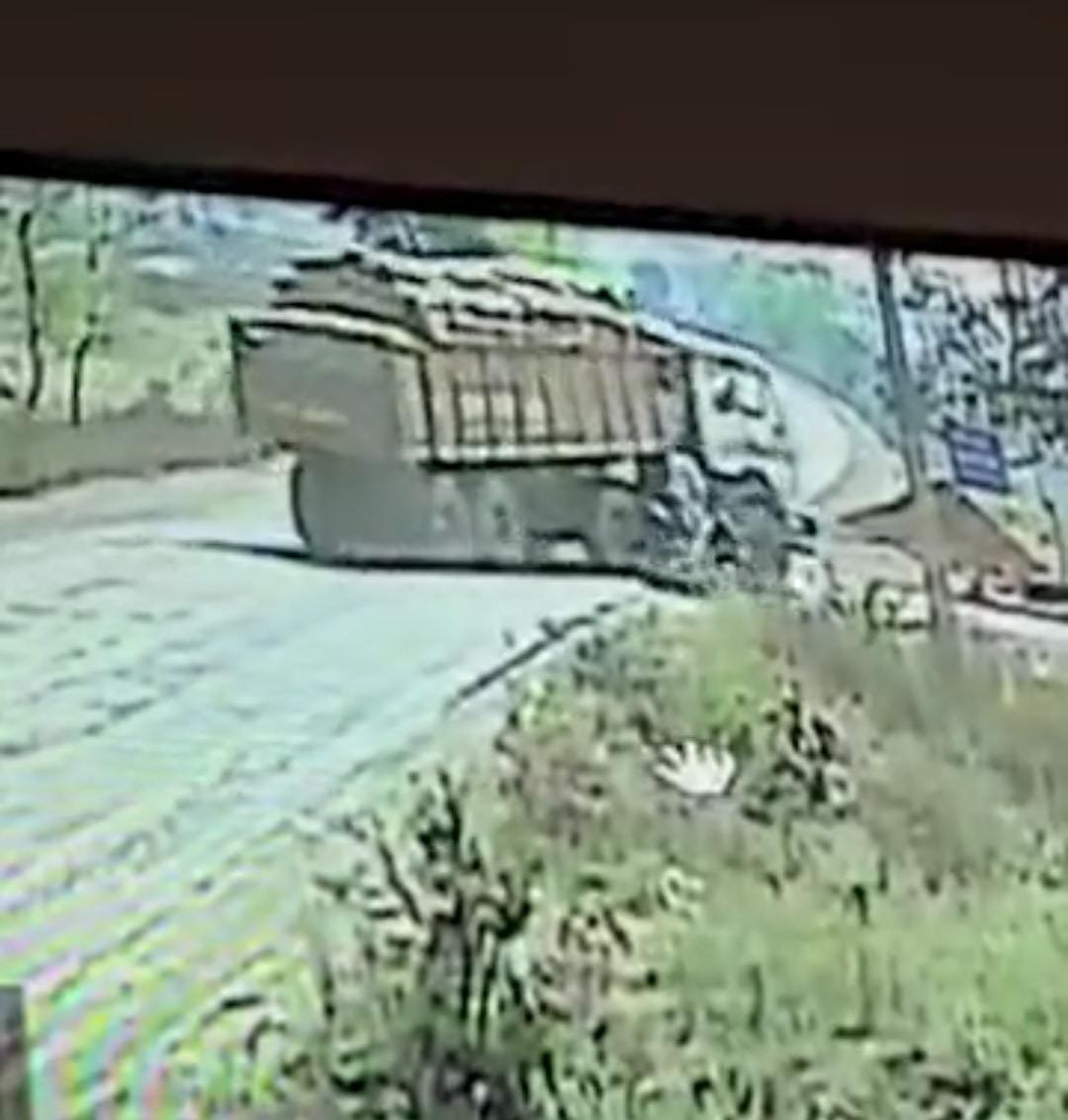 Balodabazar: ट्रेलर ने कुचला दो कॉन्स्टेबल: ड्यूटी पर जा रहे पुलिसकर्मियों की मौके पर मौत