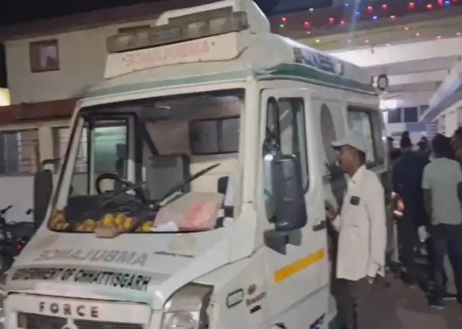 Raigarh: सगाई से लौटते समय पिकअप खाई में गिरी: 2 की मौत, 20 घायल, ब्रेक फेल होने से हादसा