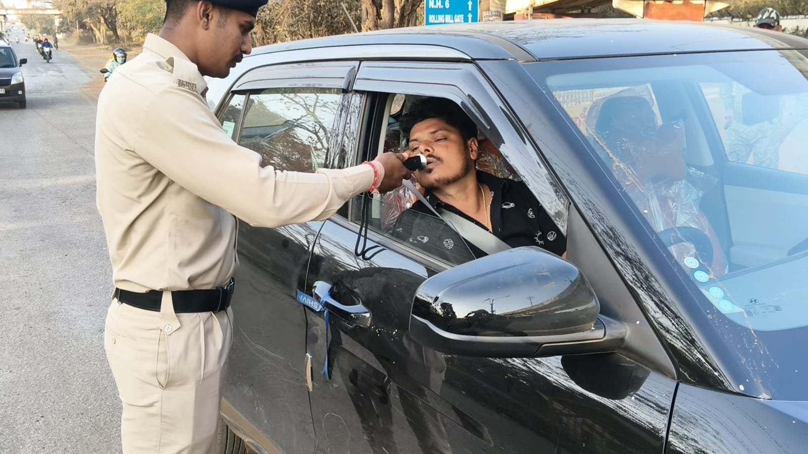 Durg : हेलमेट–सीट बेल्ट अभियान, दुर्ग में 8 दिनों में 1112 चालान