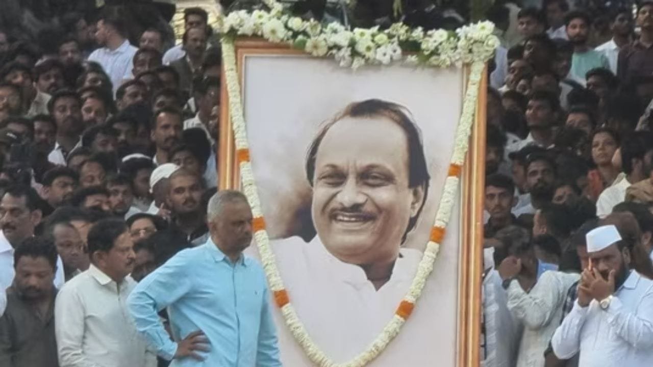 Ajit Pawar के अंतिम संस्कार में भी नहीं रुके चोर! 8000 जवानों की सुरक्षा के बीच 30 लाख के गहनों की चोरी…