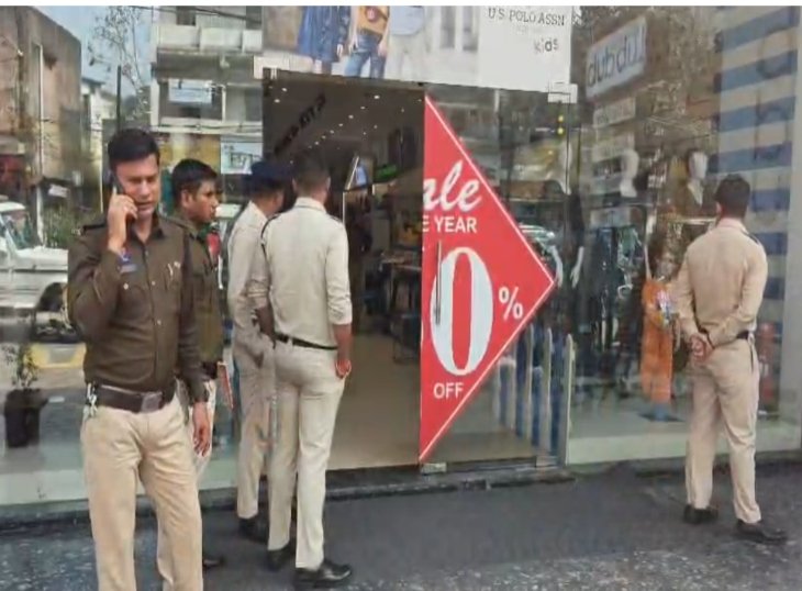 Raipur में बड़ी चोरी की वारदात : तीन दुकानों के ताले तोड़कर 7 लाख से अधिक की नकदी ले उड़े चोर